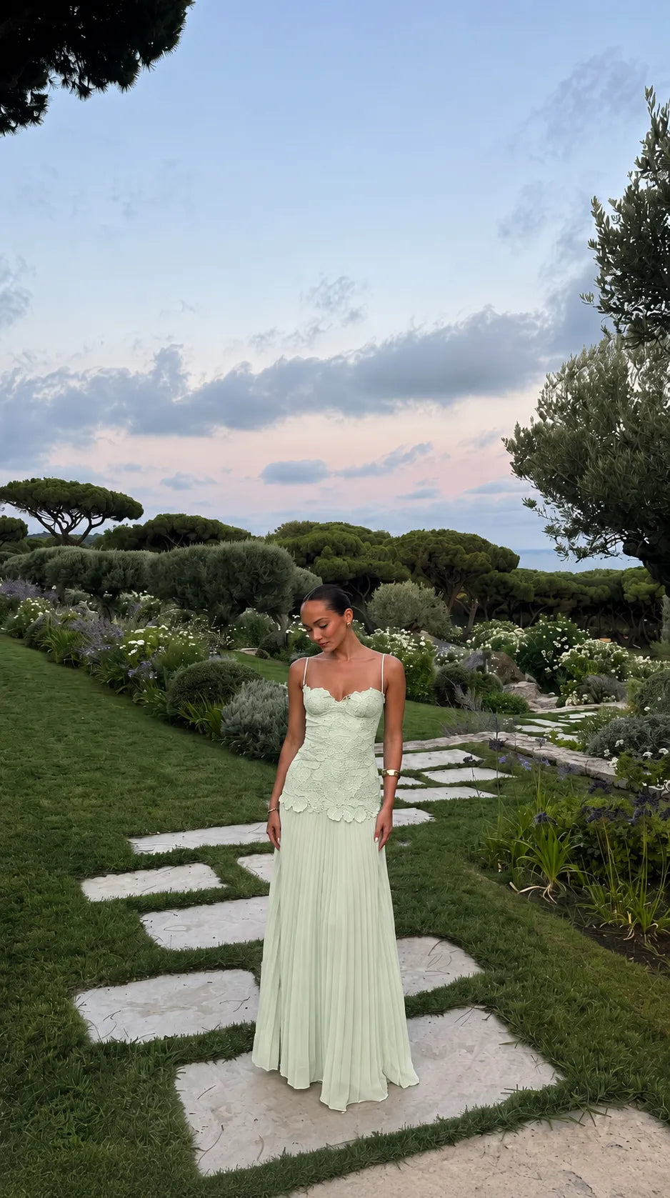 Women’s Elegant Floral Maxi Wedding Guest Dress with Sweetheart Neckline
