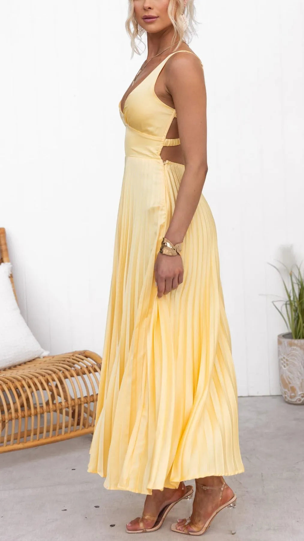 Women’s Elegant Pleated Maxi Wedding Guest Dress with V-Neck